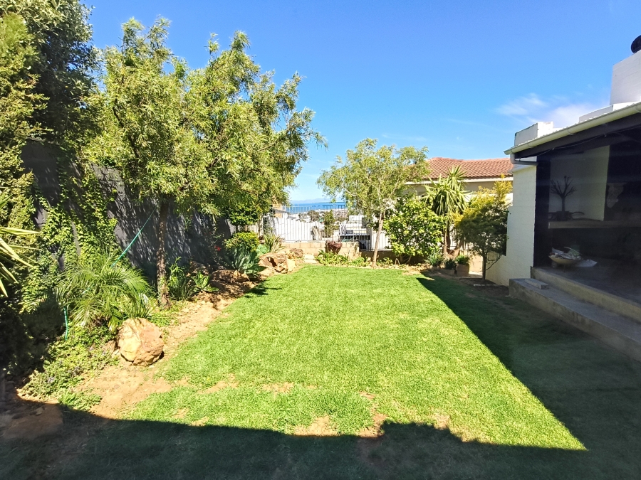 4 Bedroom Property for Sale in Gordon Heights Western Cape